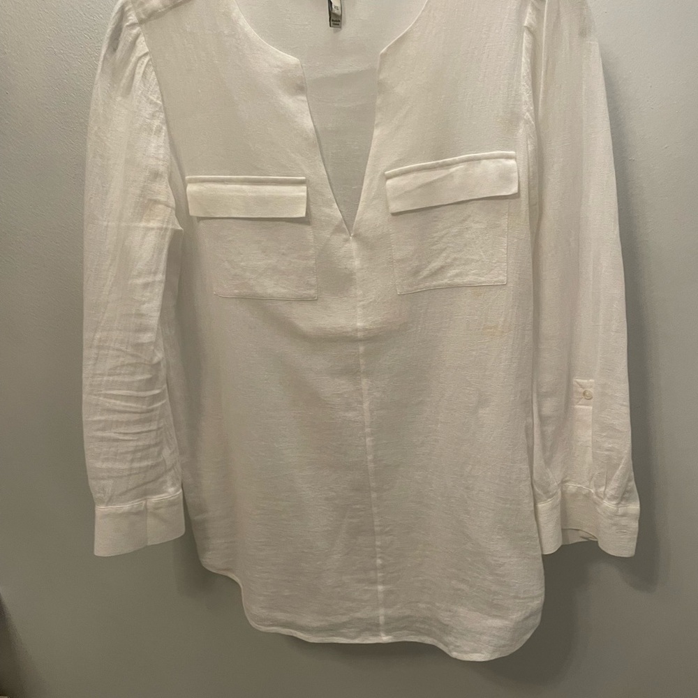 Joie epilette white long sleeve top with front pockets. Size XS